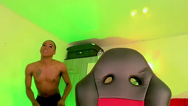 naomy  xx online show from March 19, 2026, 3:17 am