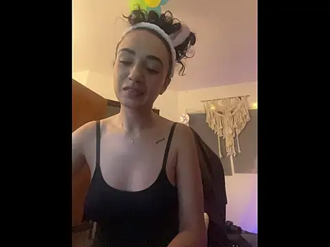 Snapshot of riiley chatting on May 23, 2026, 6:01 am riiley online show from May 23, 2026, 6:01 am