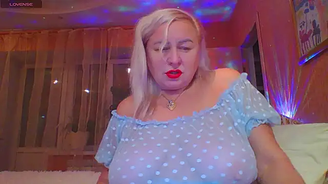 mira robinsonnn online show from October 22, 2025, 8:30 pm