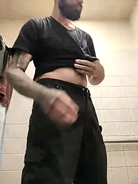 Snapshot of AceSpinning_DJ chatting on February 21, 2025, 7:10 pm AceSpinning DJ online show from February 21, 2025, 7:10 pm