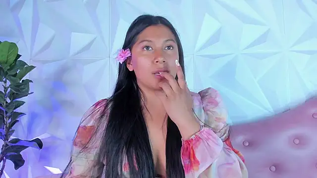 Snapshot of LinnaGardenia chatting on February 1, 2025, 12:07 am LinnaGardenia online show from February 1, 2025, 12:07 am