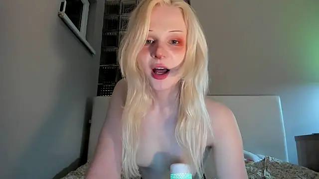 sashakiss99 online show from December 20, 2025, 8:55 pm