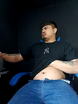 Snapshot of DickMasterfindom chatting on February 12, 2026, 6:02 am DickMasterfindom online show from February 12, 2026, 6:02 am