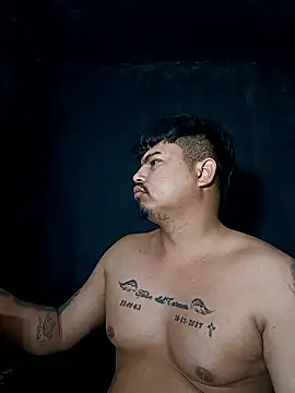 Snapshot of DickMasterfindom chatting on January 15, 2026, 12:36 am DickMasterfindom online show from January 15, 2026, 12:36 am