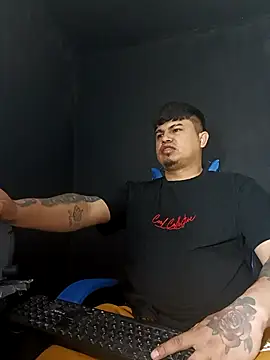 Snapshot of DickMasterfindom chatting on February 2, 2026, 5:50 am DickMasterfindom online show from February 2, 2026, 5:50 am