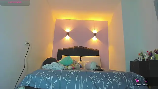 Sofia Clauss  online show from March 27, 2026, 4:10 am