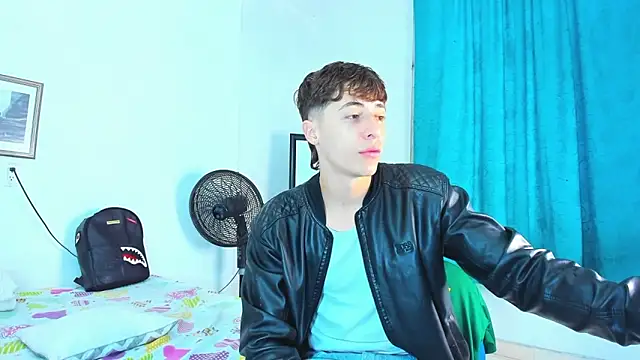 Snapshot of AlessandroDybala chatting on April 17, 2026, 12:52 pm AlessandroDybala online show from April 17, 2026, 12:52 pm