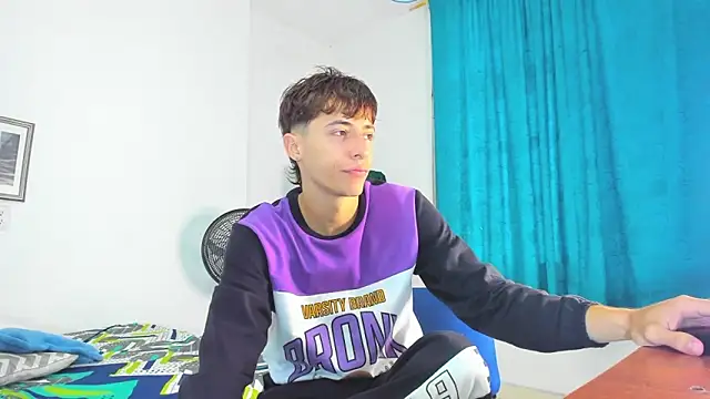 Snapshot of AlessandroDybala chatting on March 31, 2026, 12:40 pm AlessandroDybala online show from March 31, 2026, 12:40 pm