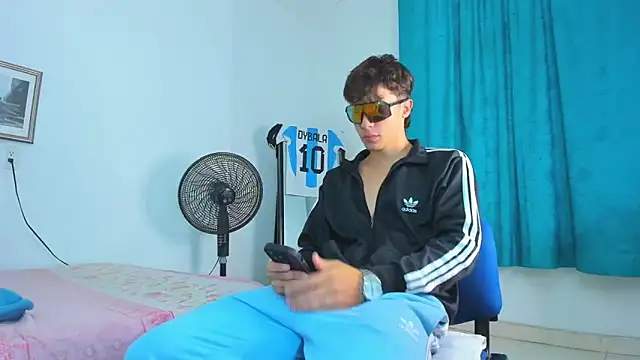 Snapshot of AlessandroDybala chatting on March 5, 2026, 12:35 pm AlessandroDybala online show from March 5, 2026, 12:35 pm