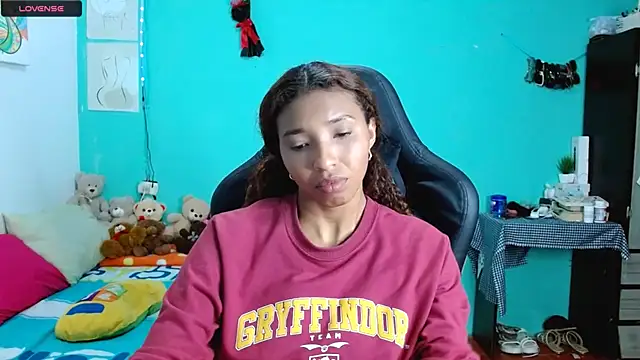 Snapshot of sensitive_brunette chatting on January 7, 2026, 12:15 am sensitive brunette online show from January 7, 2026, 12:15 am