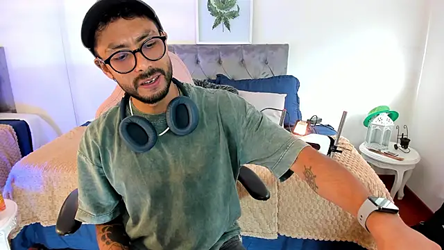 Snapshot of Tom_cooper_ chatting on November 5, 2025, 12:19 pm Tom cooper online show from November 5, 2025, 12:19 pm