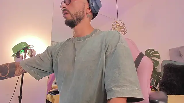 Snapshot of Tom_cooper_ chatting on November 25, 2025, 1:11 pm Tom cooper online show from November 25, 2025, 1:11 pm