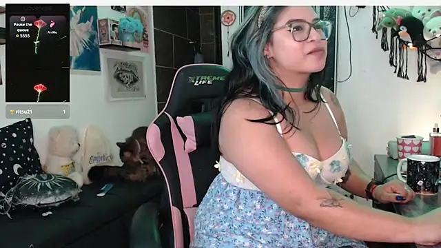 mollyshake1 online show from November 7, 2025, 7:57 am