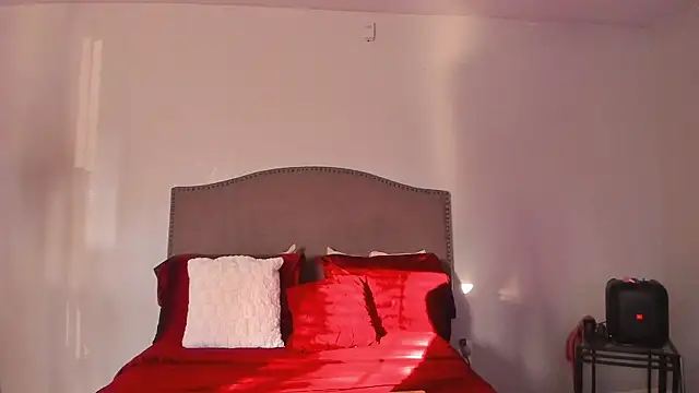 yiauana online show from November 6, 2025, 1:48 pm