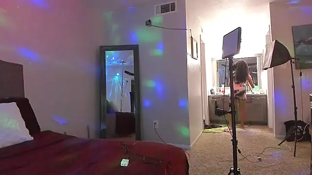 yiauana online show from March 31, 2026, 3:52 am