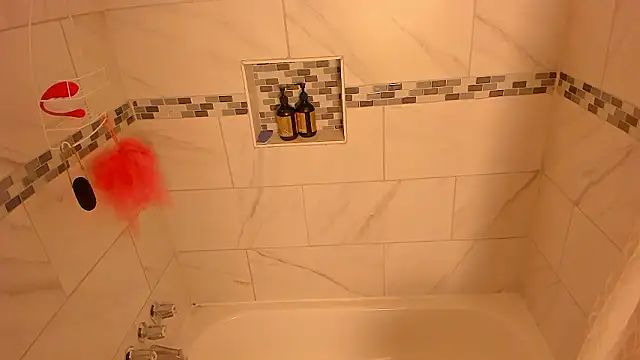 yiauana online show from March 25, 2026, 3:17 am