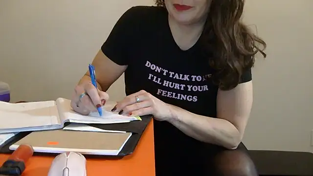 Snapshot of HeyyImHarlowe chatting on February 26, 2025, 1:46 am HeyyImHarlowe online show from February 26, 2025, 1:46 am