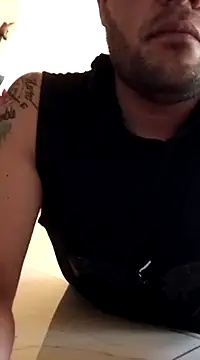 Snapshot of crowten chatting on March 2, 2025, 8:03 pm crowten online show from March 2, 2025, 8:03 pm