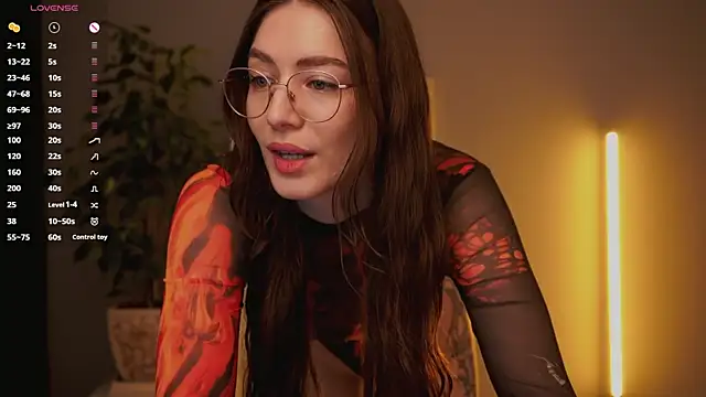 Ester Hill online show from November 4, 2025, 1:42 am