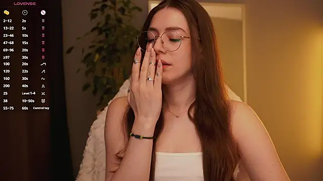 Ester Hill online show from November 29, 2025, 2:01 am