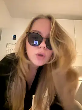 Snapshot of Little_Forest_ELF chatting on November 19, 2025, 6:19 pm Little Forest ELF online show from November 19, 2025, 6:19 pm