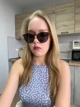 Snapshot of Little_Forest_ELF chatting on March 16, 2025, 6:20 am Little Forest ELF online show from March 16, 2025, 6:20 am