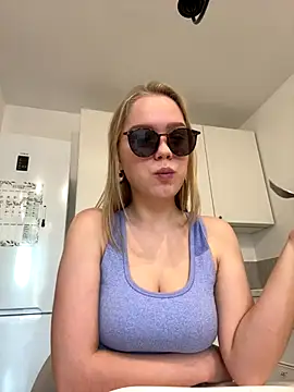 Snapshot of Little_Forest_ELF chatting on November 17, 2025, 4:05 am Little Forest ELF online show from November 17, 2025, 4:05 am