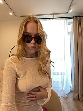 Snapshot of Little_Forest_ELF chatting on February 28, 2026, 10:48 am Little Forest ELF online show from February 28, 2026, 10:48 am