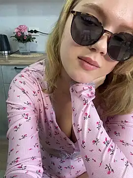 Snapshot of Little_Forest_ELF chatting on March 15, 2025, 9:19 am Little Forest ELF online show from March 15, 2025, 9:19 am