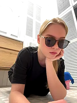 Snapshot of Little_Forest_ELF chatting on November 14, 2025, 10:08 am Little Forest ELF online show from November 14, 2025, 10:08 am