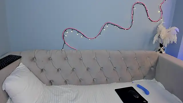 Snapshot of Ameliia_castro chatting on February 19, 2025, 6:22 am Ameliia castro online show from February 19, 2025, 6:22 am
