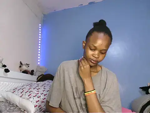 Snapshot of cyberbunnie chatting on November 18, 2025, 11:46 am cyberbunnie online show from November 18, 2025, 11:46 am