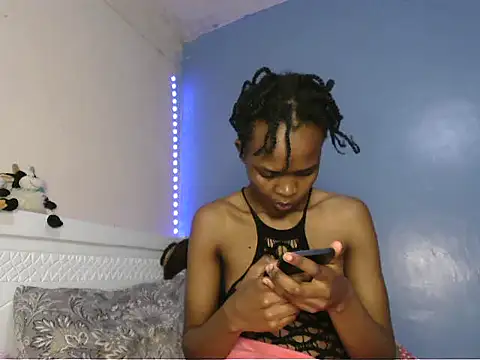 Snapshot of cyberbunnie chatting on October 5, 2025, 7:37 pm cyberbunnie online show from October 5, 2025, 7:37 pm