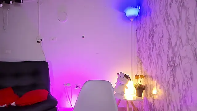 chloe blue online show from December 4, 2025, 11:20 am