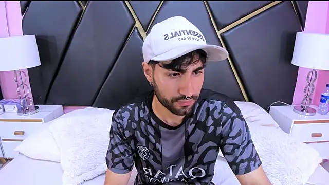 Snapshot of MilanZaire chatting on November 4, 2025, 12:25 am MilanZaire online show from November 4, 2025, 12:25 am