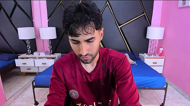 Snapshot of MilanZaire chatting on October 28, 2025, 12:33 am MilanZaire online show from October 28, 2025, 12:33 am