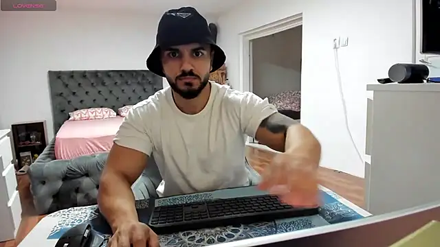 supermanboy94 online show from November 5, 2025, 6:38 am