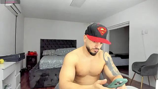 supermanboy94 online show from November 28, 2025, 6:57 am