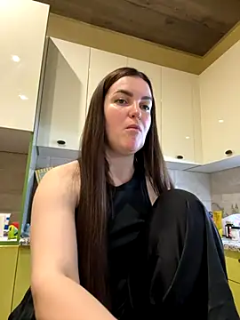 Karolina llove online show from November 15, 2025, 3:49 pm