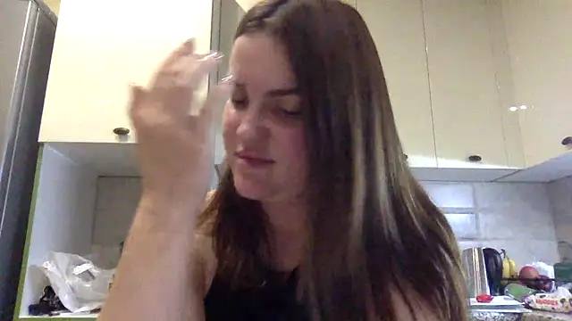 Karolina llove online show from September 30, 2025, 8:04 pm