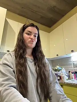 Karolina llove online show from October 18, 2025, 7:38 pm