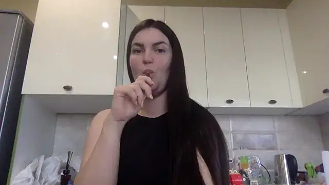 Karolina llove online show from October 3, 2025, 1:23 pm