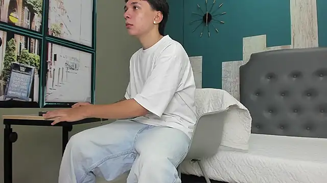 Snapshot of Rhaegal_hot chatting on March 5, 2025, 2:12 pm Rhaegal hot online show from March 5, 2025, 2:12 pm