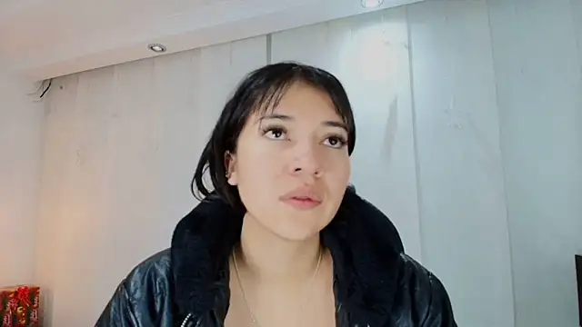 Snapshot of lina_bedoya_ chatting on December 19, 2025, 11:45 am lina bedoya online show from December 19, 2025, 11:45 am