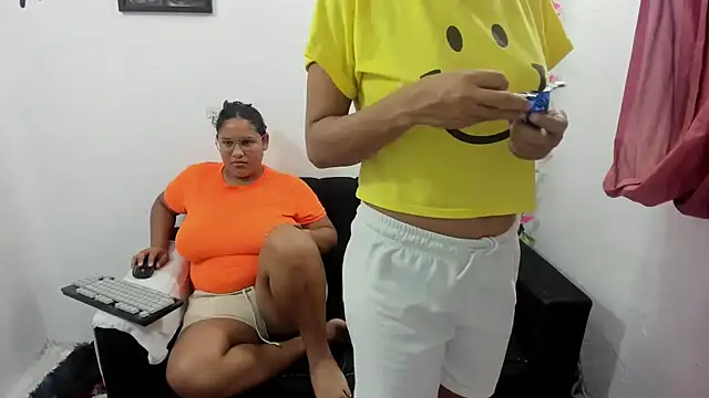 Snapshot of Kika_teem chatting on September 19, 2025, 12:47 am Kika teem online show from September 19, 2025, 12:47 am