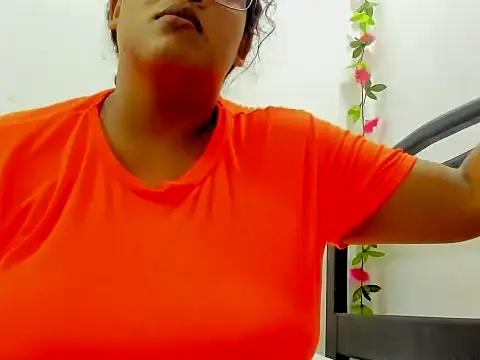 Snapshot of Kika_teem chatting on November 24, 2025, 11:27 pm Kika teem online show from November 24, 2025, 11:27 pm