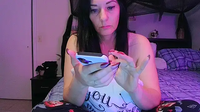 Snapshot of CrystalLakeXO chatting on May 31, 2026, 5:46 am CrystalLakeXO online show from May 31, 2026, 5:46 am