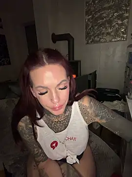 Snapshot of AileenInkOfficial chatting on April 2, 2026, 7:42 pm AileenInkOfficial online show from April 2, 2026, 7:42 pm