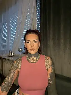 Snapshot of AileenInkOfficial chatting on March 5, 2026, 7:05 am AileenInkOfficial online show from March 5, 2026, 7:05 am