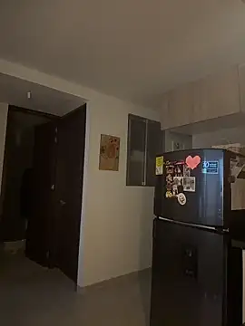 Snapshot of SaraParisi chatting on December 4, 2025, 10:42 pm SaraParisi online show from December 4, 2025, 10:42 pm